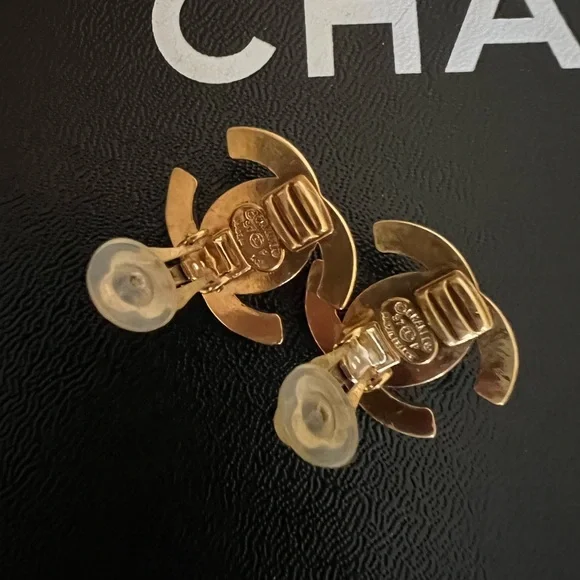 CHANEL Vintage 97P CC Turnlock Earrings 24K Gold Plated PRISTINE - Picture 5 of 7